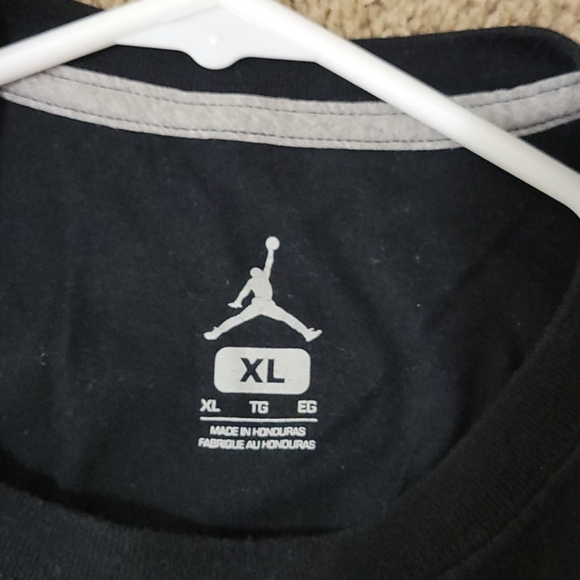 Jordan shirt ๐ - Picture 4 of 4